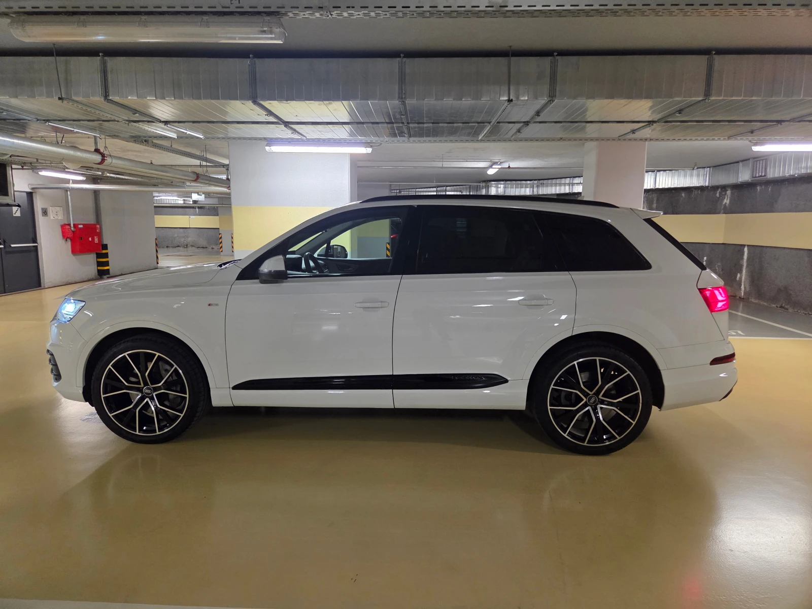 Audi Q7 3.0TDI/Sline/Камера/Virtual/Quattro, снимка 7 - Автомобили и джипове - 55199867