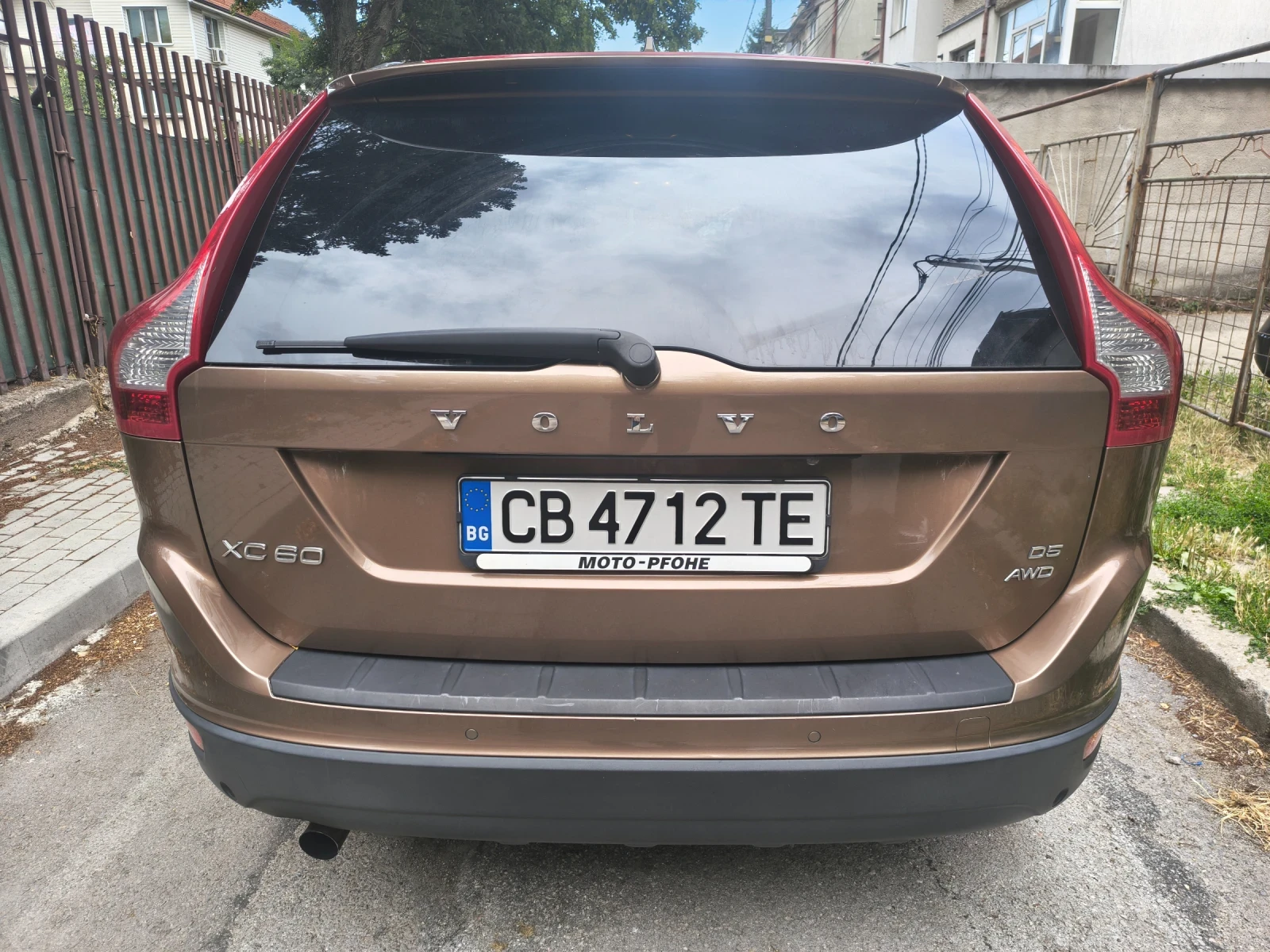 Volvo XC60 D5 AWD, снимка 2 - Автомобили и джипове - 56170838