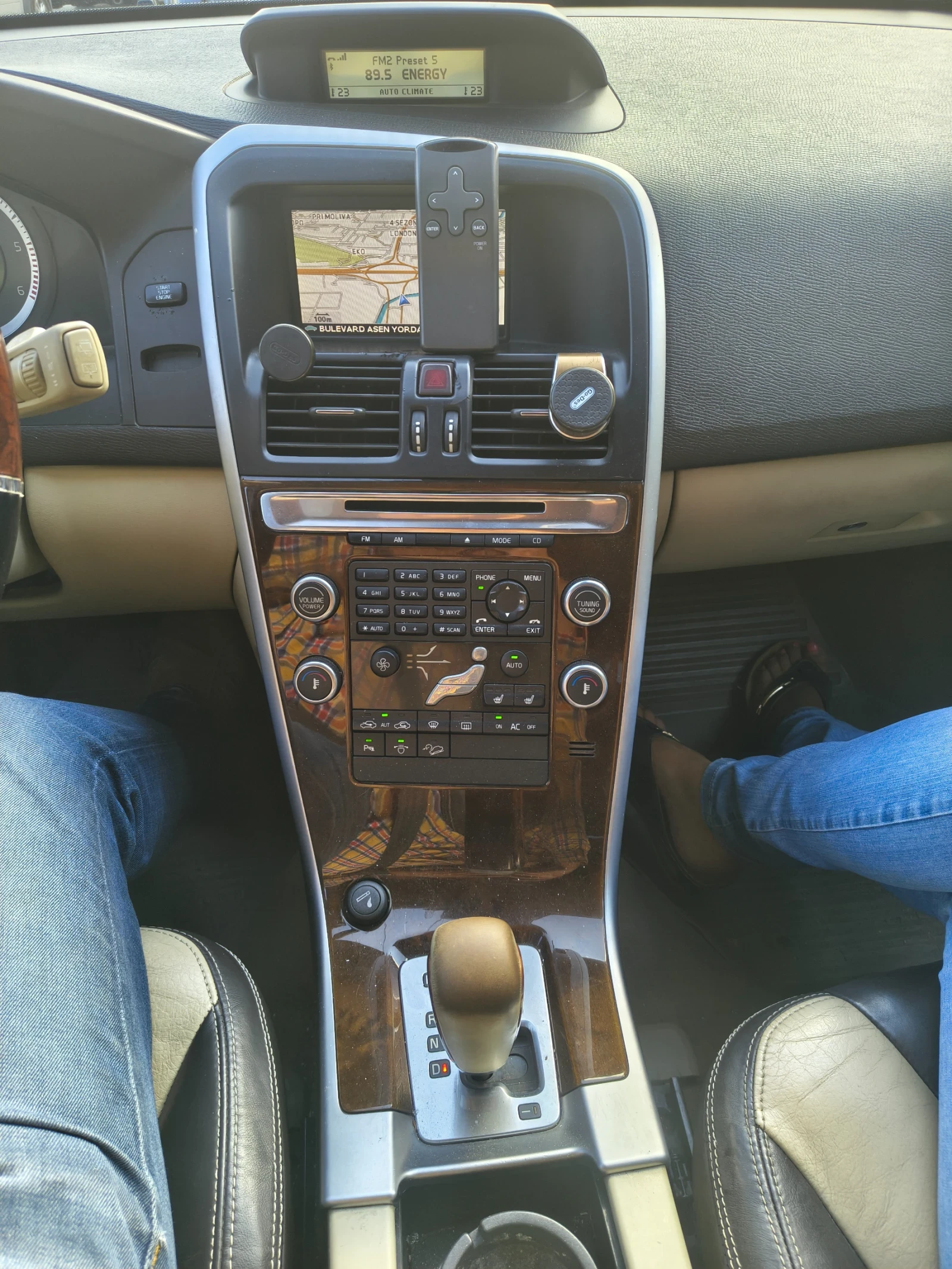 Volvo XC60 D5 AWD, снимка 3 - Автомобили и джипове - 56170838