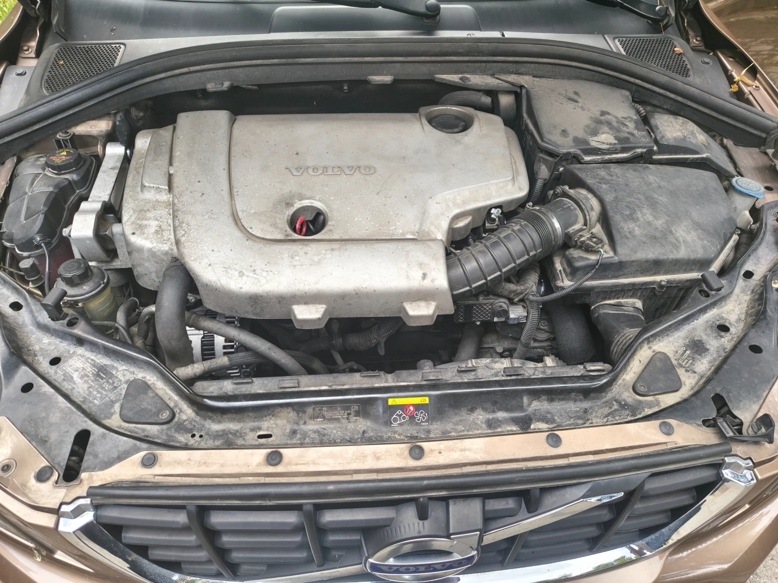 Volvo XC60 D5 AWD, снимка 6 - Автомобили и джипове - 56170838