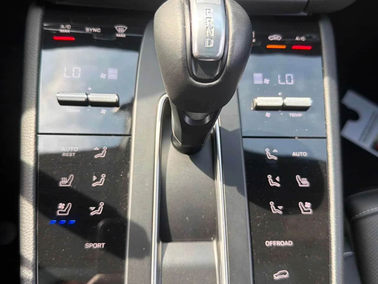 Porsche Macan * AWD * CARFAX * БЕЗ ПЪРВОНАЧАЛНА ВНОСКА, снимка 11 - Автомобили и джипове - 56320768