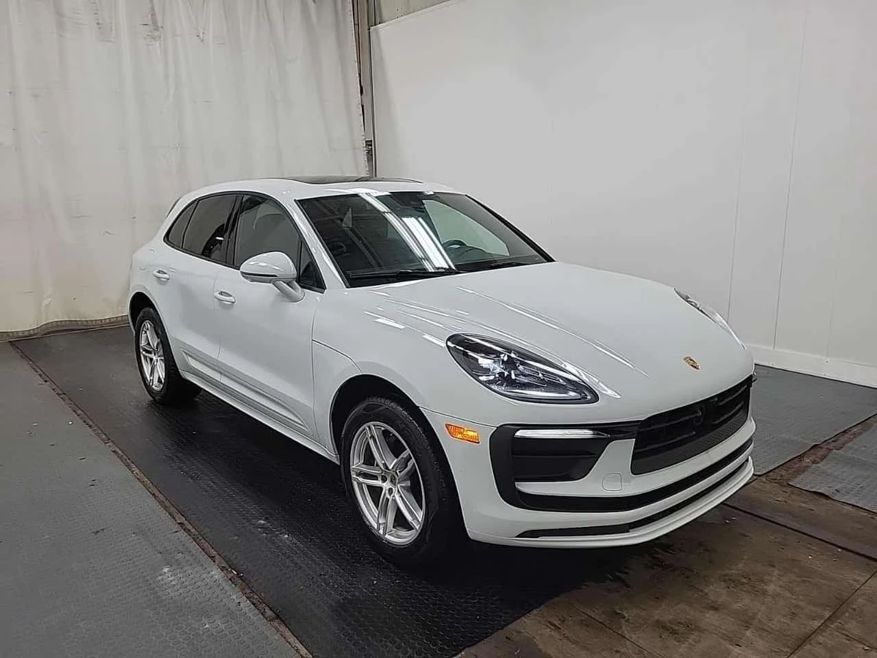 Porsche Macan * AWD * CARFAX * БЕЗ ПЪРВОНАЧАЛНА ВНОСКА, снимка 6 - Автомобили и джипове - 56320768
