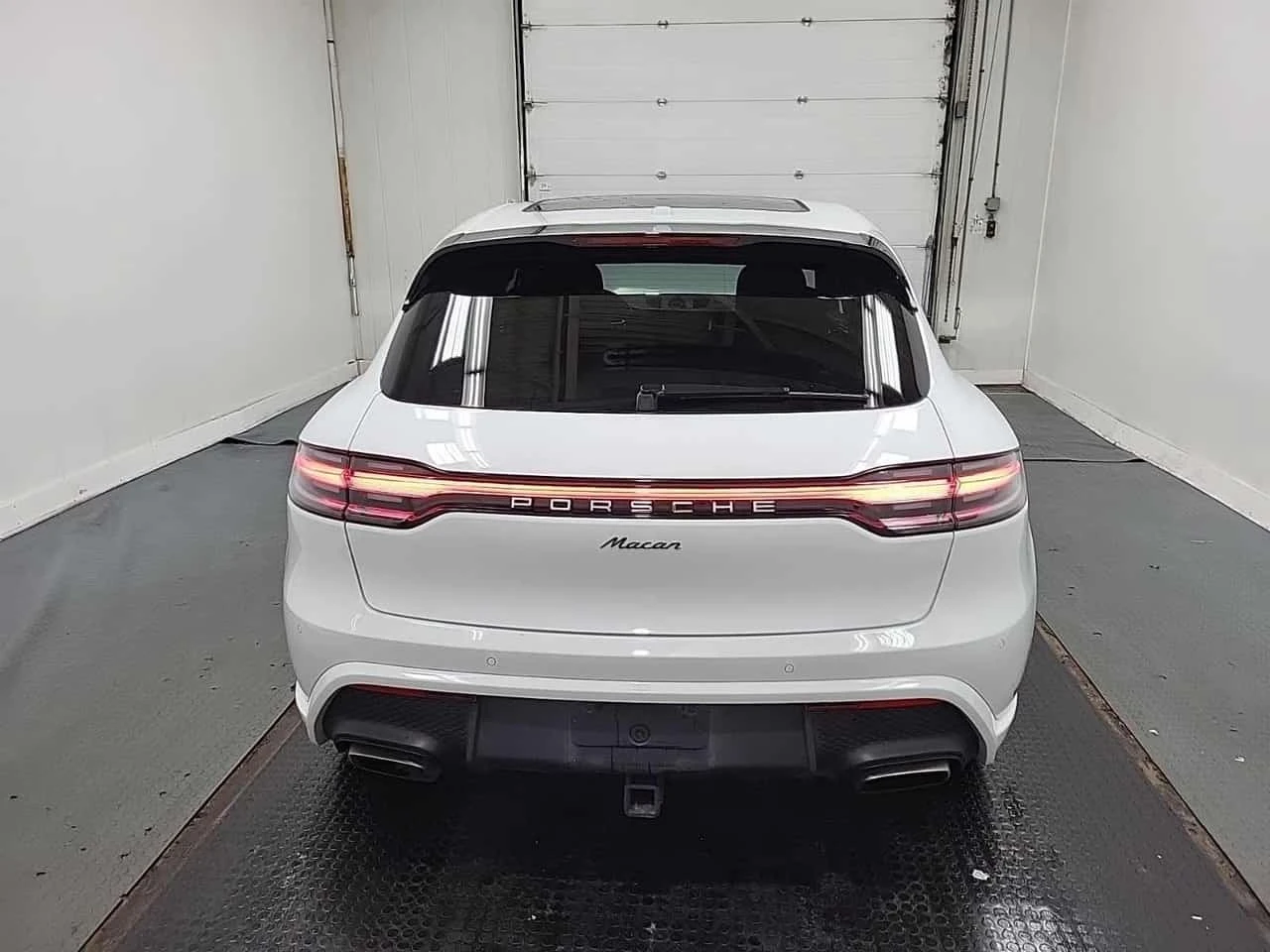 Porsche Macan * AWD * CARFAX * БЕЗ ПЪРВОНАЧАЛНА ВНОСКА, снимка 4 - Автомобили и джипове - 56320768