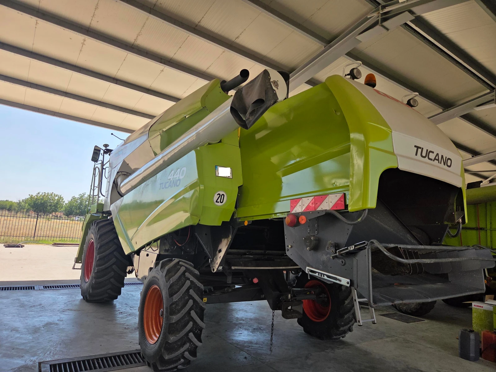 Комбайн Claas Tucano 440, снимка 3 - Селскостопанска техника - 55751144