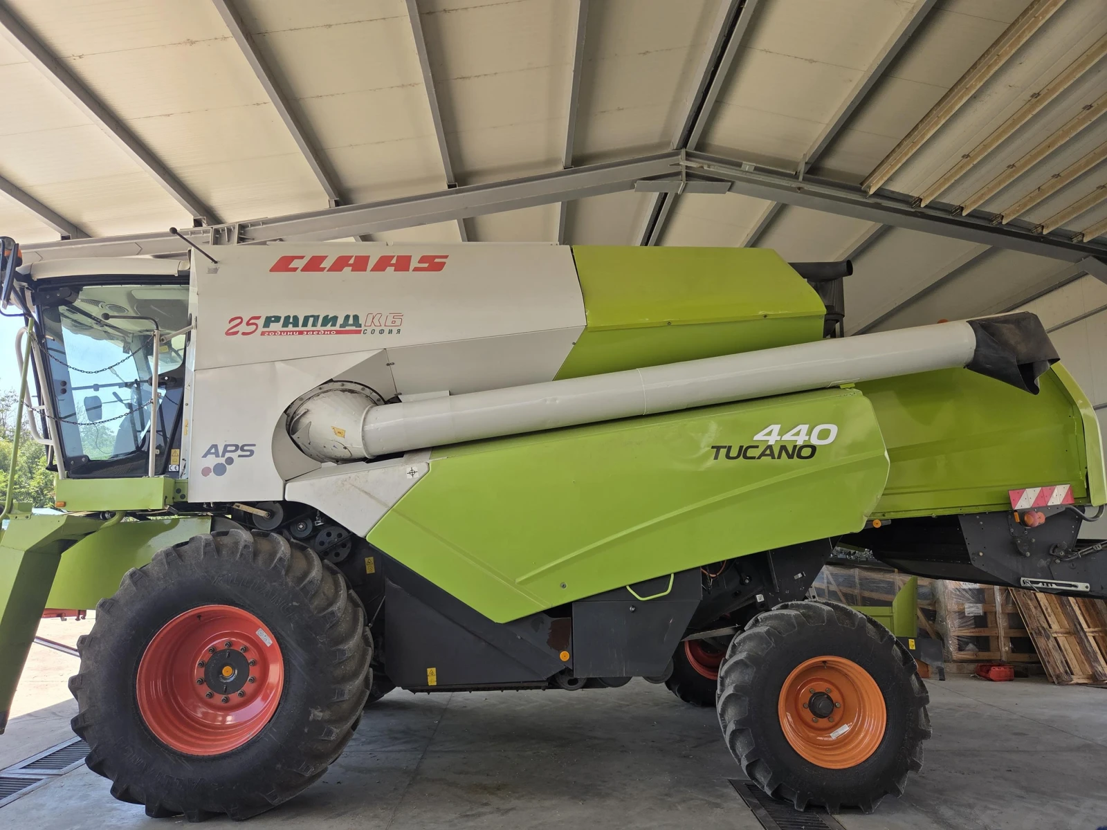 Комбайн Claas Tucano 440, снимка 2 - Селскостопанска техника - 55751144