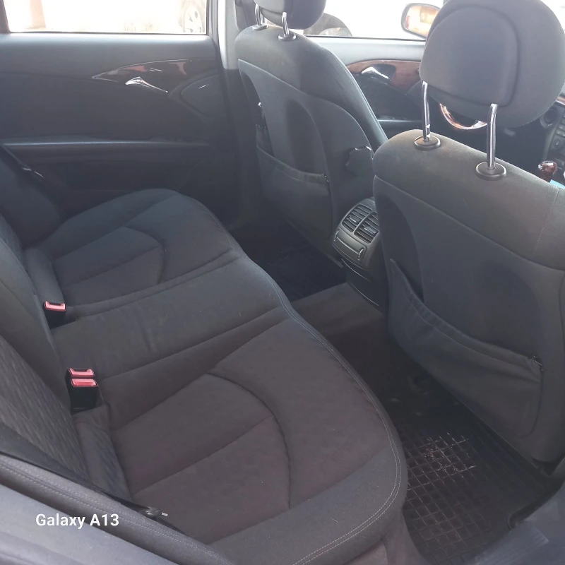 Mercedes-Benz E 220, снимка 8 - Автомобили и джипове - 52262386