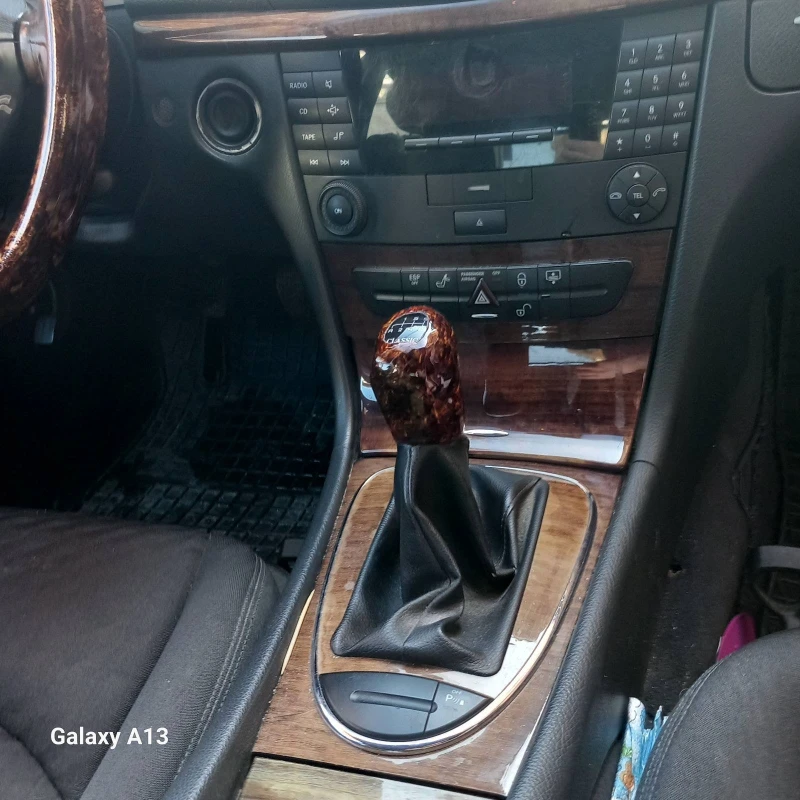 Mercedes-Benz E 220, снимка 11 - Автомобили и джипове - 52262386