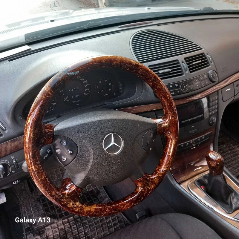 Mercedes-Benz E 220, снимка 14 - Автомобили и джипове - 52262386