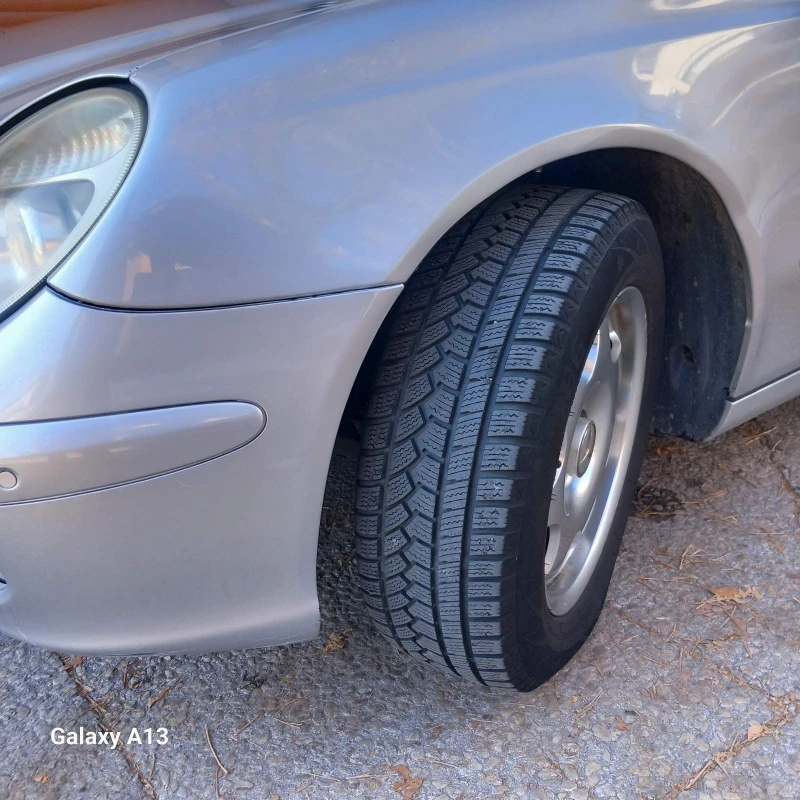 Mercedes-Benz E 220, снимка 3 - Автомобили и джипове - 52262386