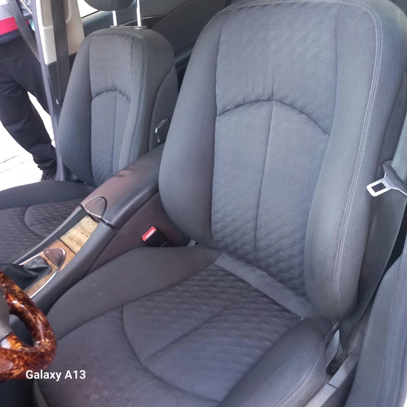 Mercedes-Benz E 220, снимка 12 - Автомобили и джипове - 52262386