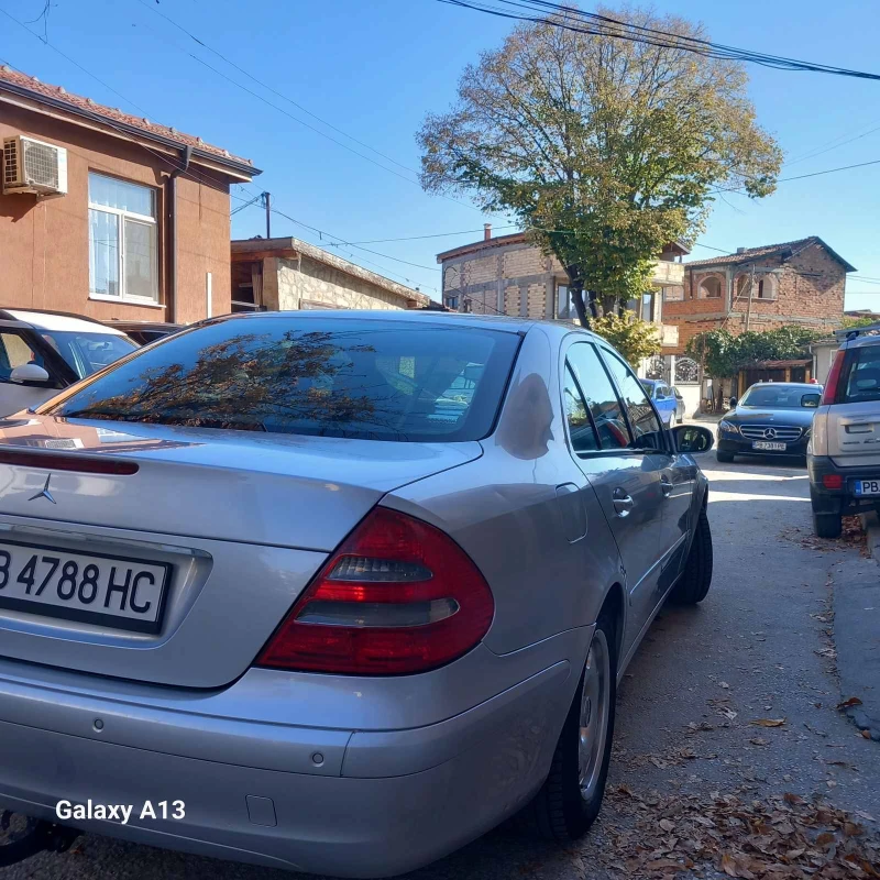 Mercedes-Benz E 220, снимка 6 - Автомобили и джипове - 52262386