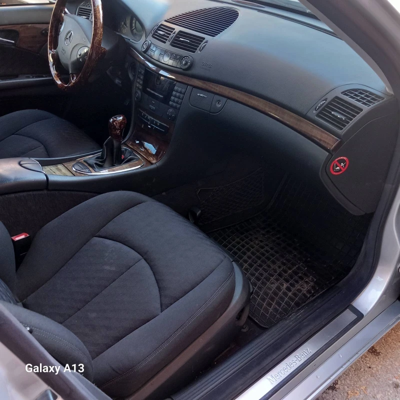 Mercedes-Benz E 220, снимка 10 - Автомобили и джипове - 52262386