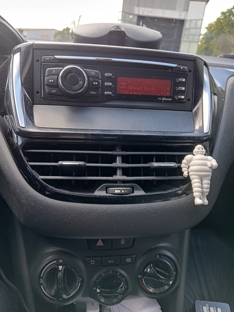 Peugeot 208, снимка 5 - Автомобили и джипове - 52946094