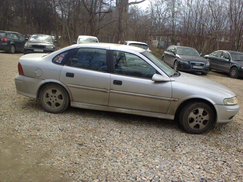 Opel Vectra 2.0 TD - 82 коня КЛИМАТИК, снимка 4 - Автомобили и джипове - 53100251
