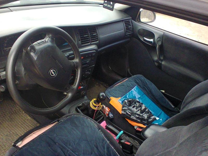 Opel Vectra 2.0 TD - 82 коня КЛИМАТИК, снимка 13 - Автомобили и джипове - 53100251