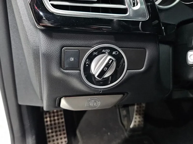 Mercedes-Benz CLS 63 AMG W218, снимка 17 - Автомобили и джипове - 55939852