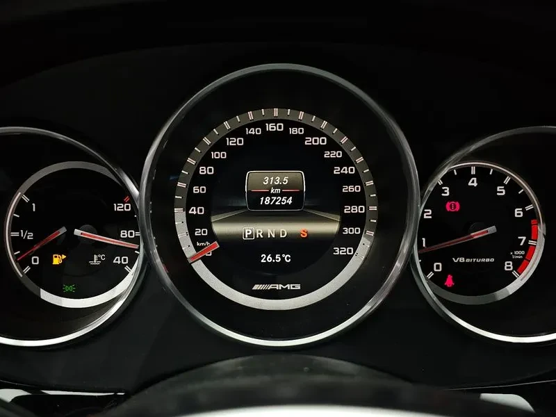 Mercedes-Benz CLS 63 AMG W218, снимка 8 - Автомобили и джипове - 55939852