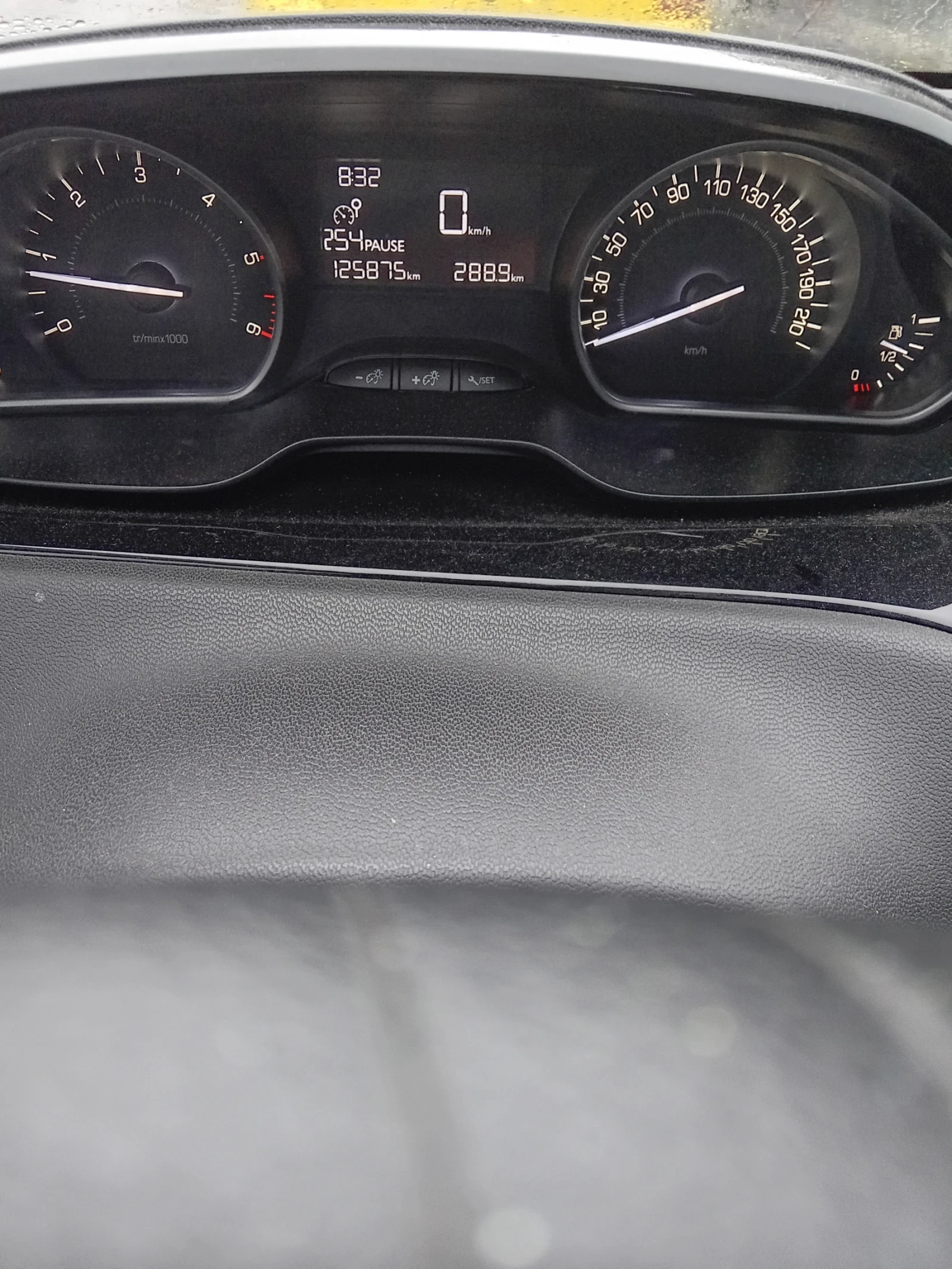 Peugeot 208  - изображение 8