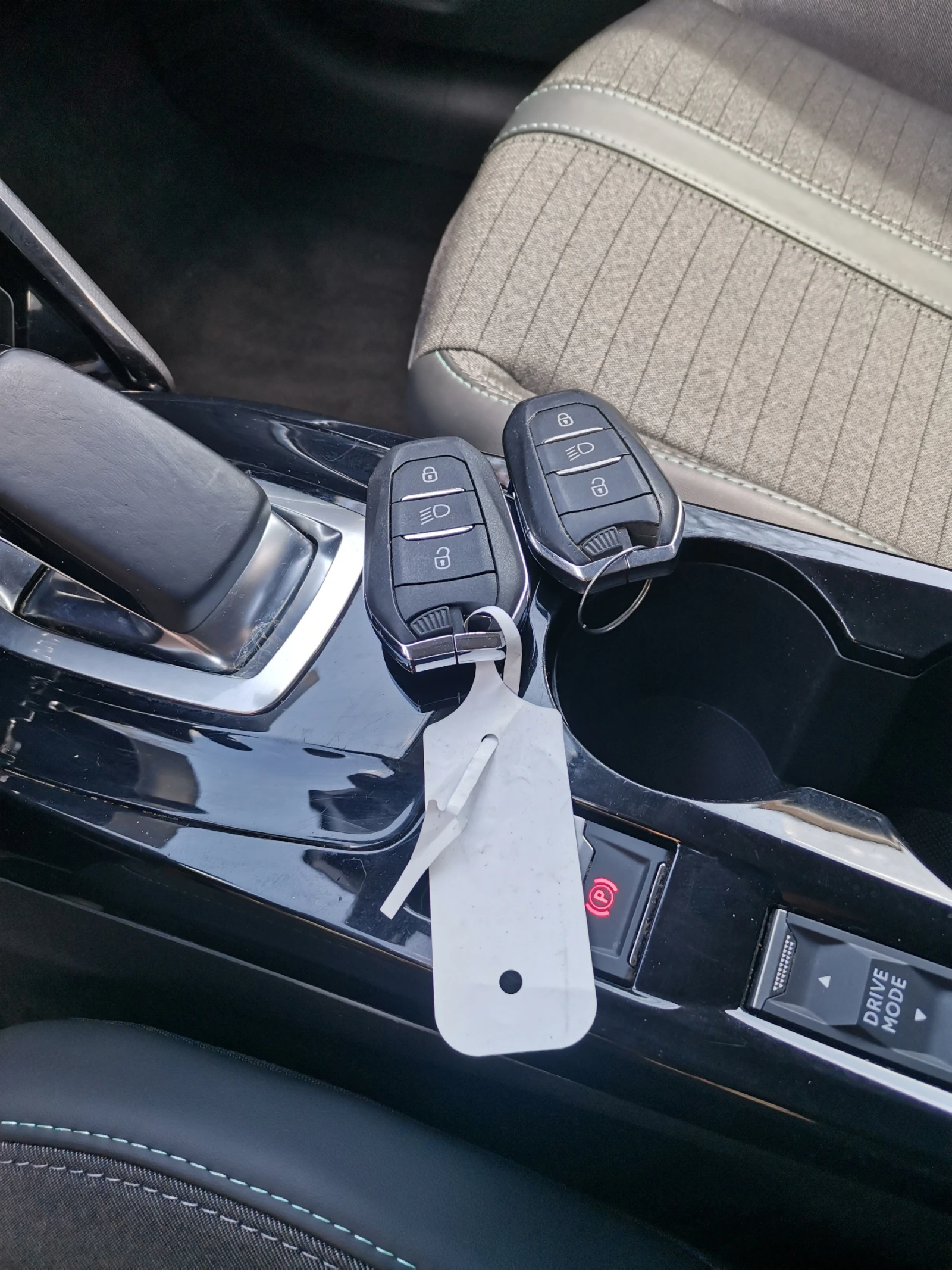 Peugeot 208 е/136HP/50KWH/LED/AUTOMATIC, снимка 16 - Автомобили и джипове - 54156755