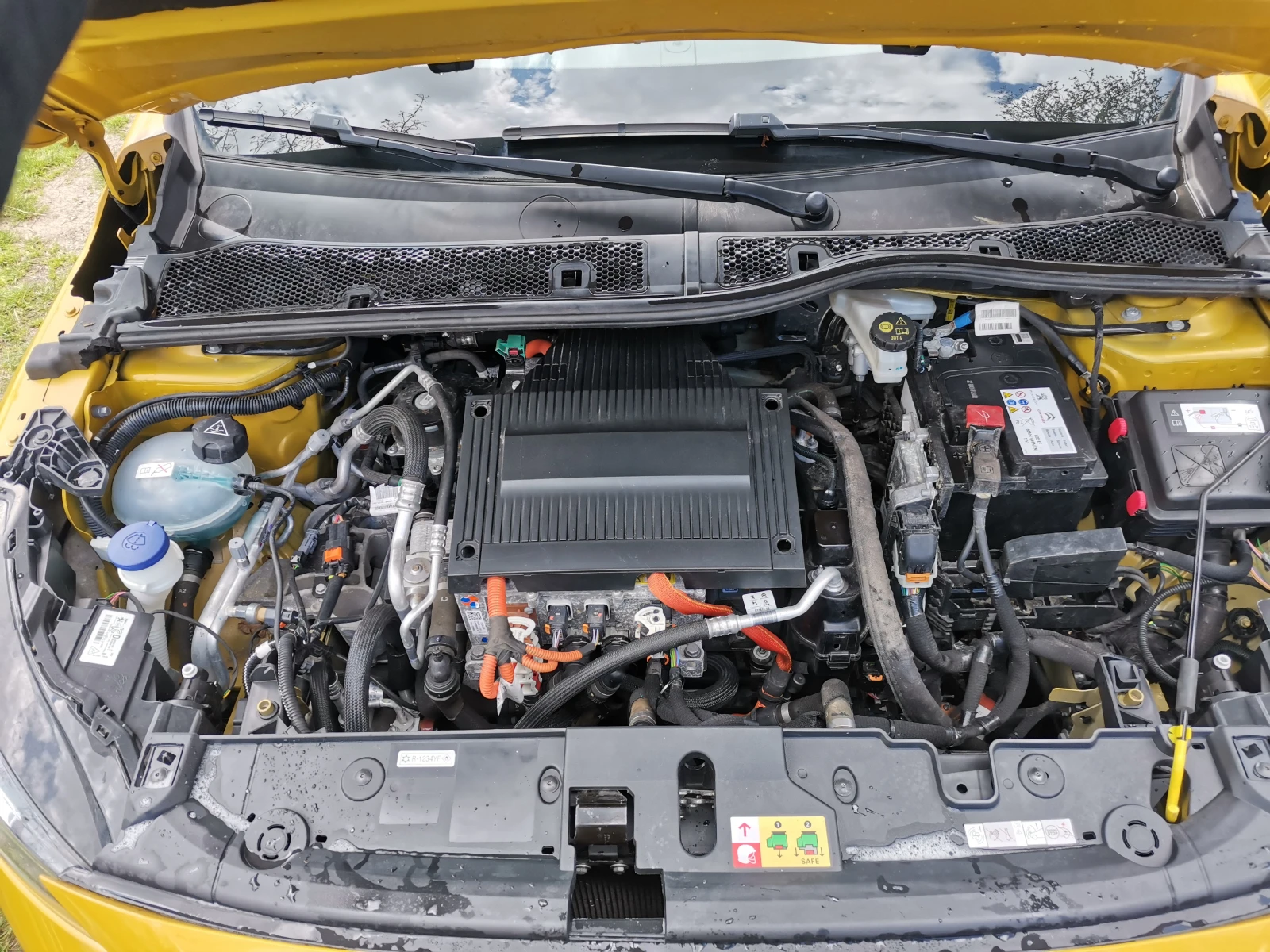 Peugeot 208 е/136HP/50KWH/LED/AUTOMATIC, снимка 17 - Автомобили и джипове - 54156755