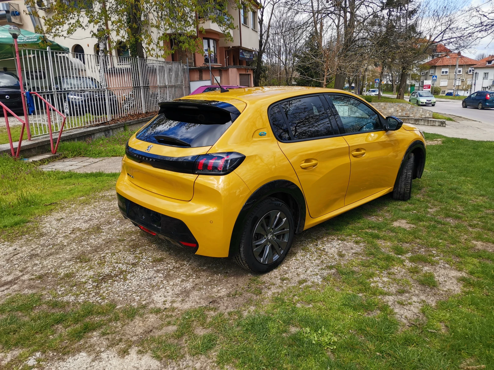 Peugeot 208 е/136HP/50KWH/LED/AUTOMATIC, снимка 4 - Автомобили и джипове - 54156755