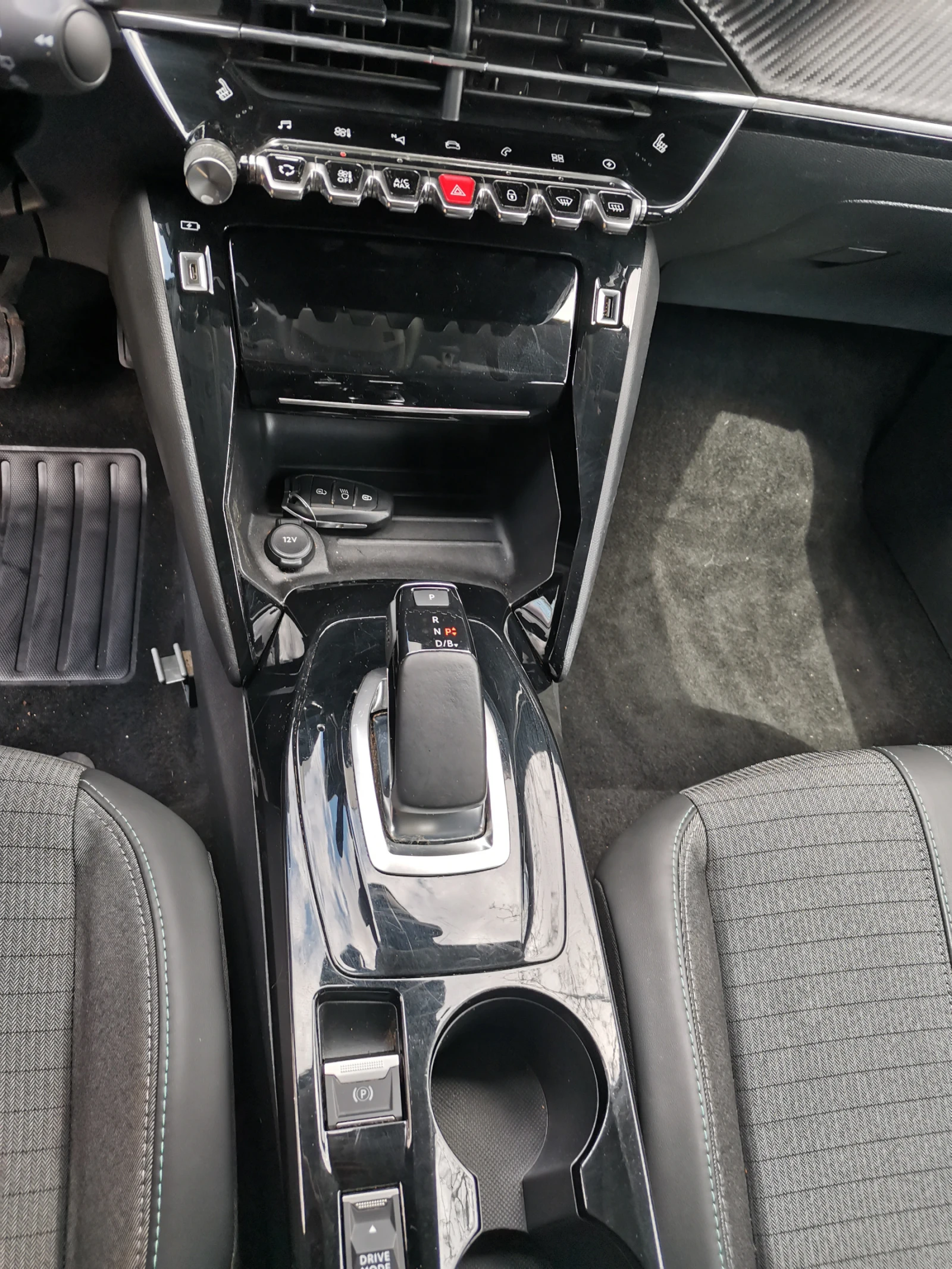 Peugeot 208 е/136HP/50KWH/LED/AUTOMATIC, снимка 15 - Автомобили и джипове - 54156755