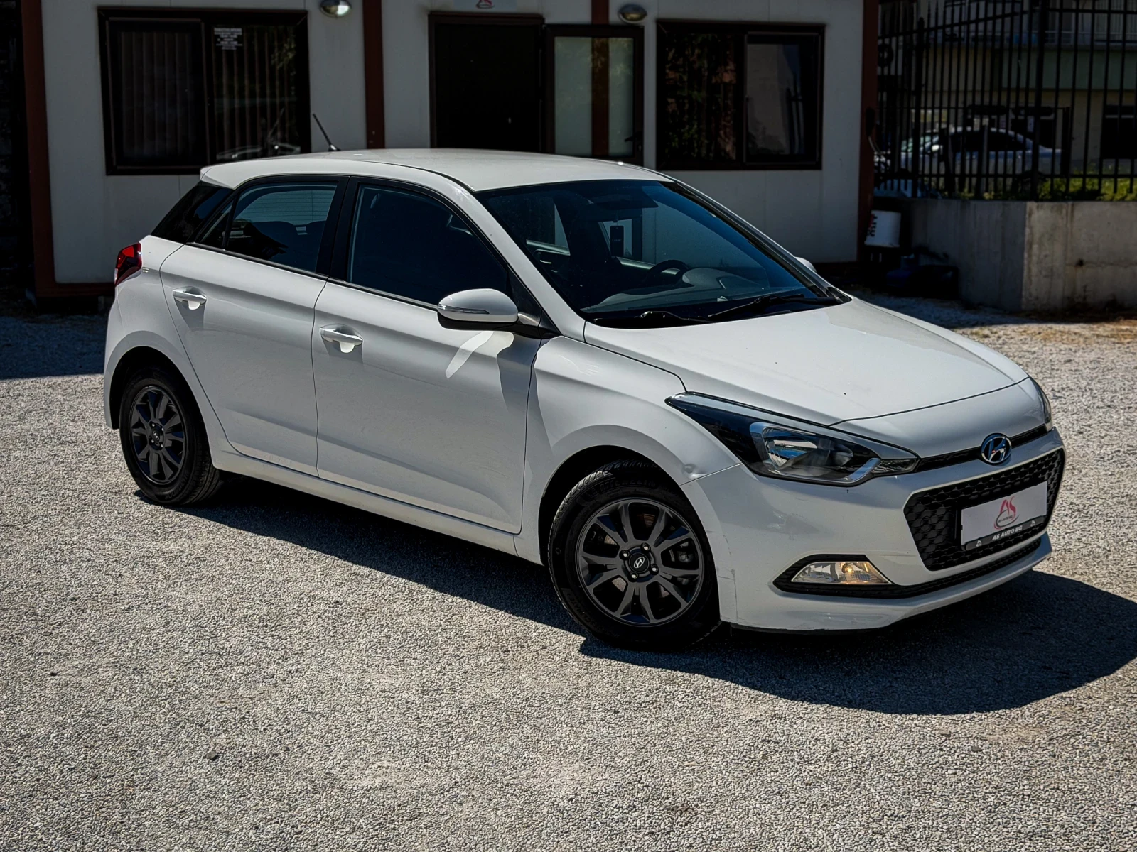 Hyundai I20 1.1CRDI * 6 ск. * 75 к.с * EURO6 * НОВ ВНОС, снимка 3 - Автомобили и джипове - 54159612