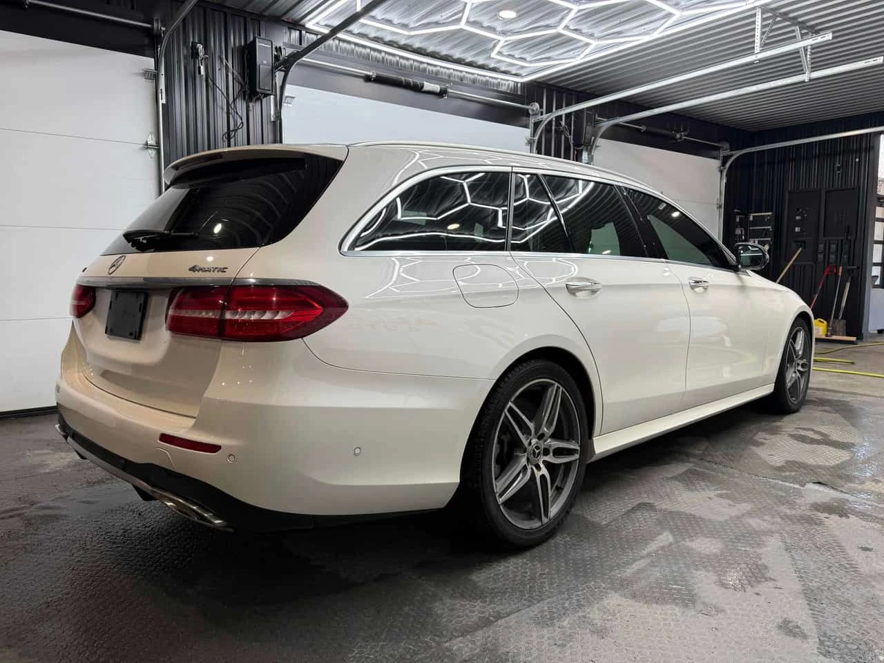Mercedes-Benz E 400 4MATIC| SUNPOOF| 360| HEATED SEATS| AMBIENT | Mobile.bg � ����������� 6