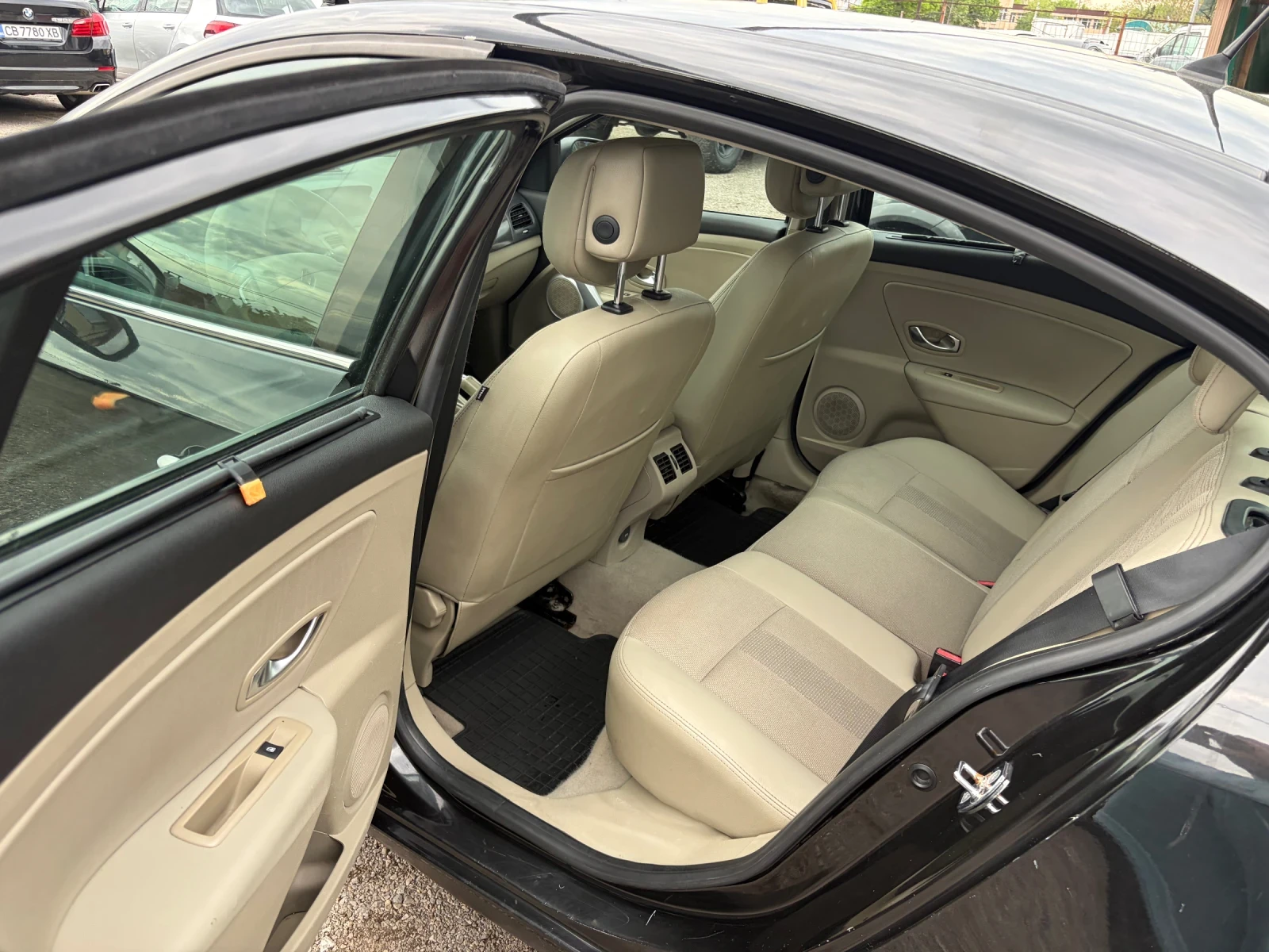Renault Fluence, снимка 12 - Автомобили и джипове - 54546925
