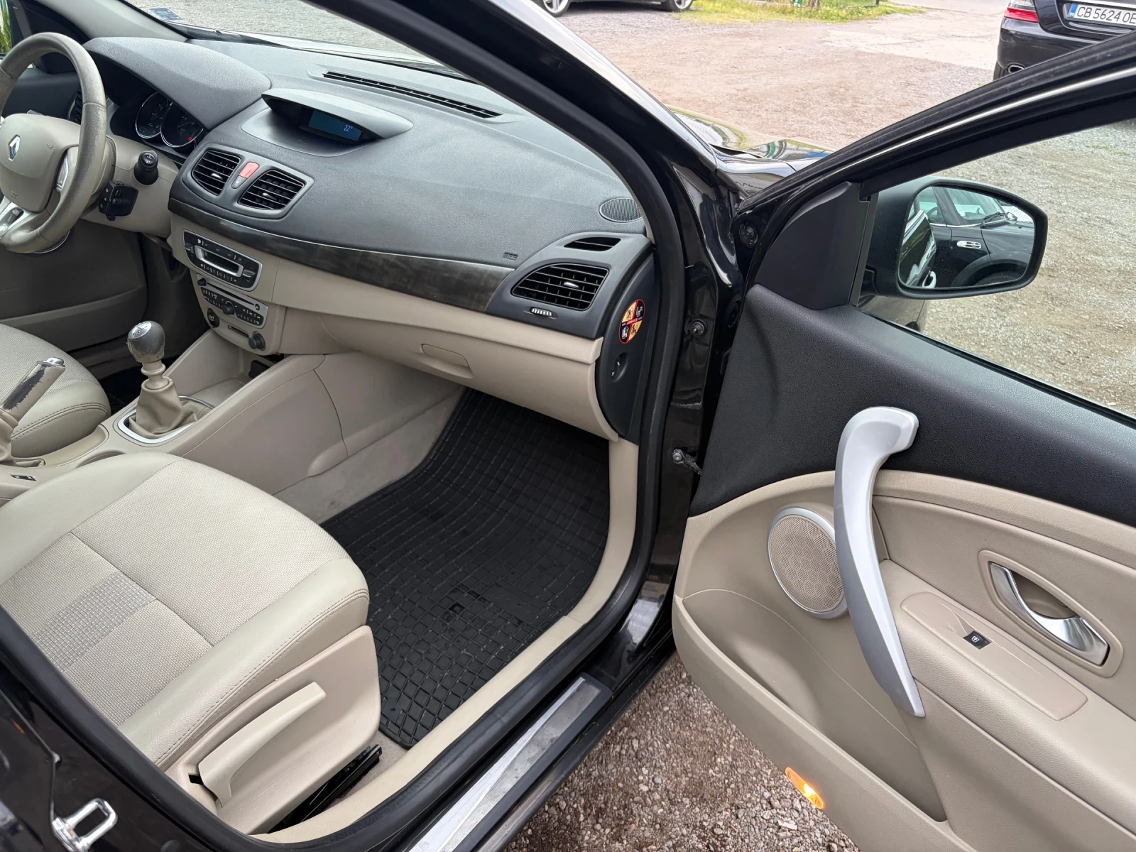 Renault Fluence, снимка 14 - Автомобили и джипове - 54546925