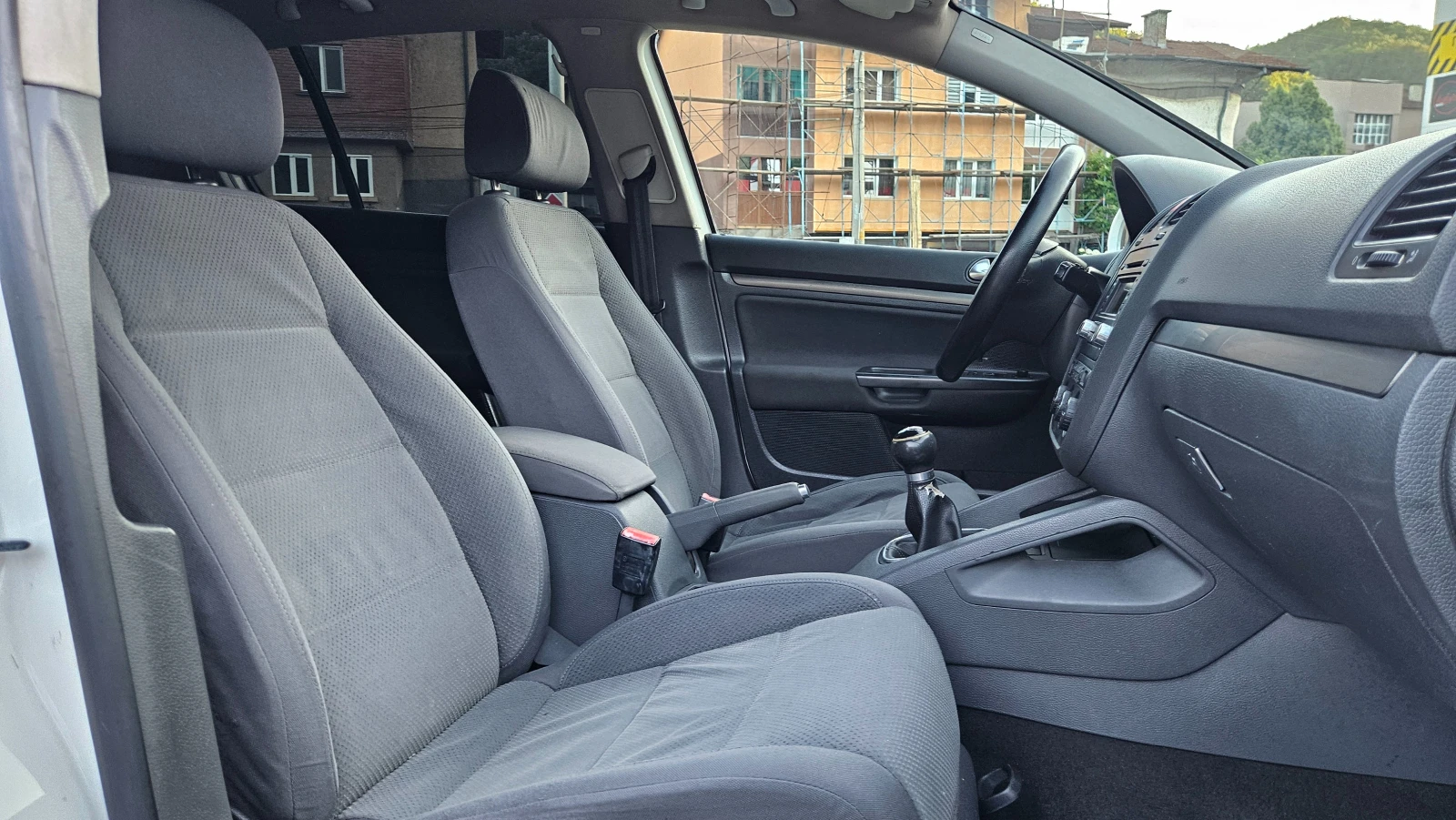 VW Golf 1.9 Tdi 6skorost/Klimatronik/Top sustoqnie, снимка 14 - Автомобили и джипове - 55075416