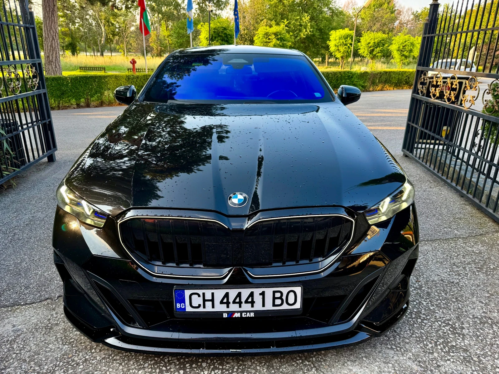 BMW 520 X-DRIVE-M-Pack-TOP-Shadow line!!!, снимка 2 - Автомобили и джипове - 55197461