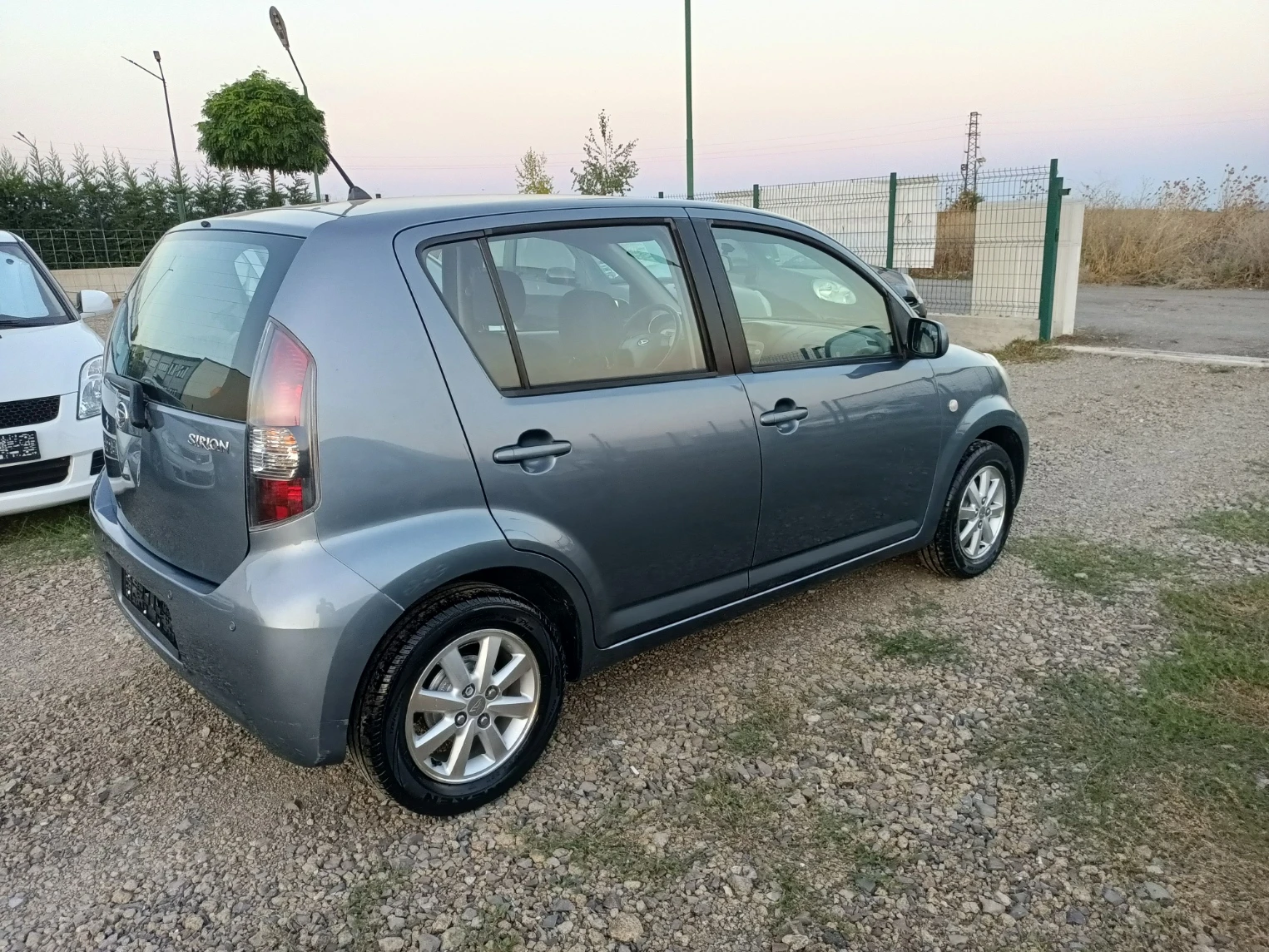 Daihatsu Sirion 1, 3i, снимка 4 - Автомобили и джипове - 55881868