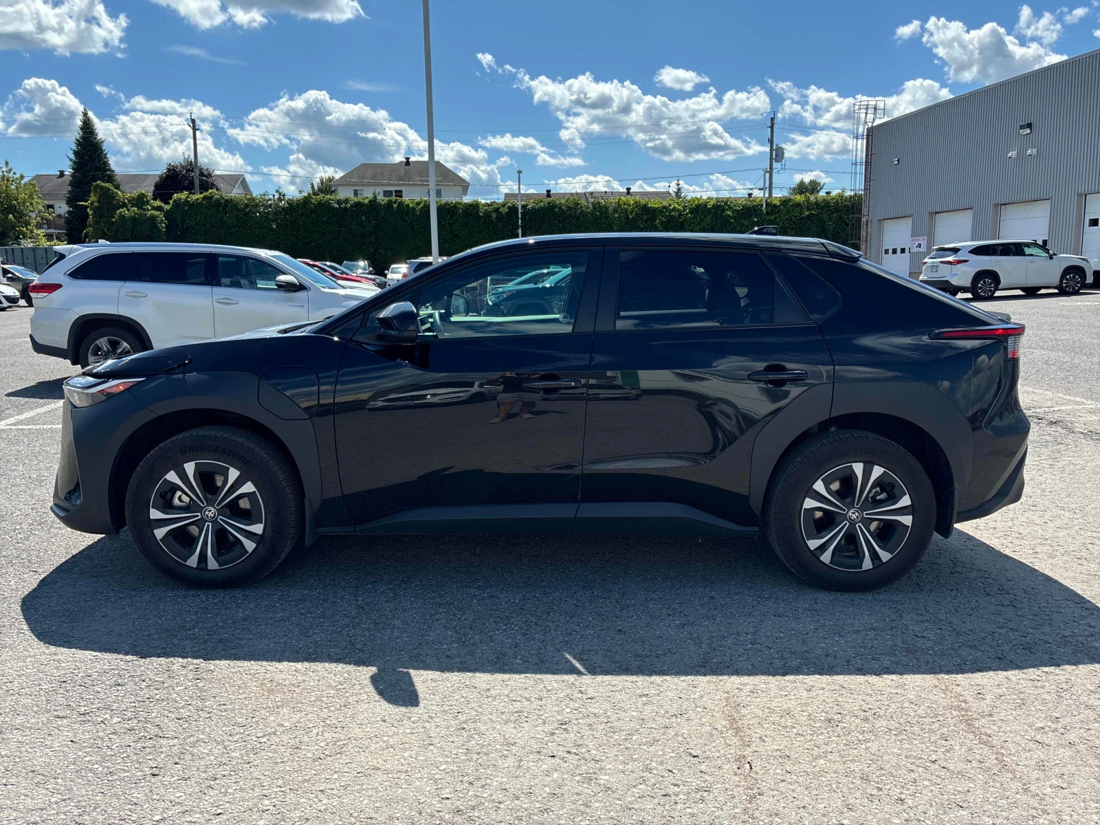Toyota bZ4X XLE AWD | CARFAX | ПРЕДСТАВИТЕЛСТВО НА TOYOTA, снимка 3 - Автомобили и джипове - 55887035