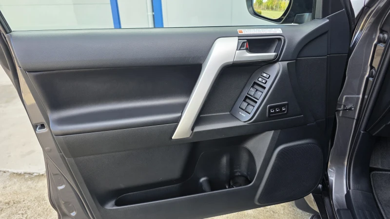 Toyota Land cruiser 150 Luxury Premium Black Edition, снимка 8 - Автомобили и джипове - 52280382