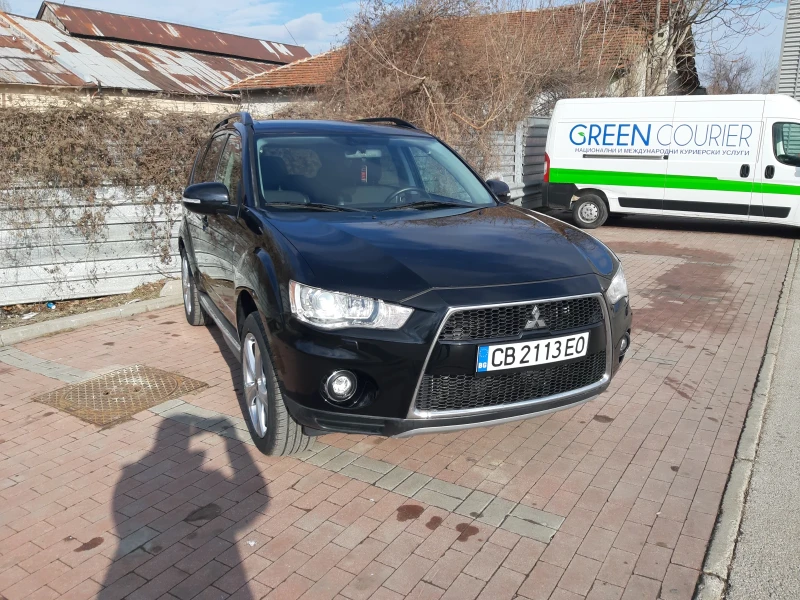 Mitsubishi Outlander 2, 4 I  4?4  Ръчни скорости , снимка 2 - Автомобили и джипове - 49290834