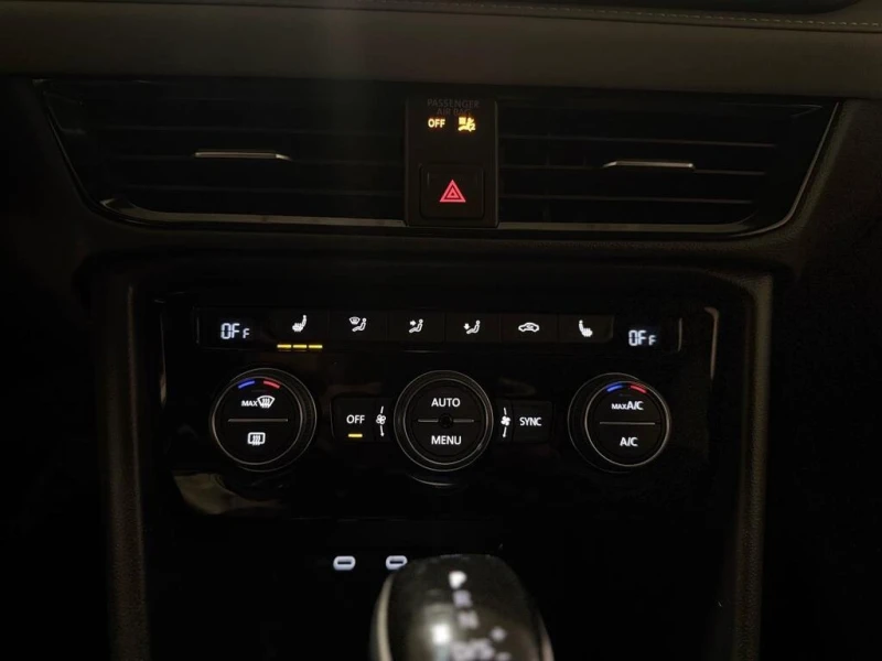 VW Taos * Comfortline * CARFAX * БЕЗ ПЪРВОНАЧАЛНА ВНОСКА, снимка 15 - Автомобили и джипове - 52959875