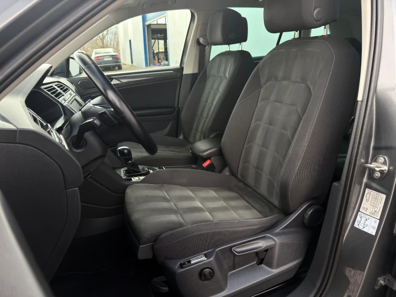 VW Tiguan 2.0TDI 190кс 4х4 R-Line/ Digital/ Панорама/ Камера, снимка 11 - Автомобили и джипове - 53328979