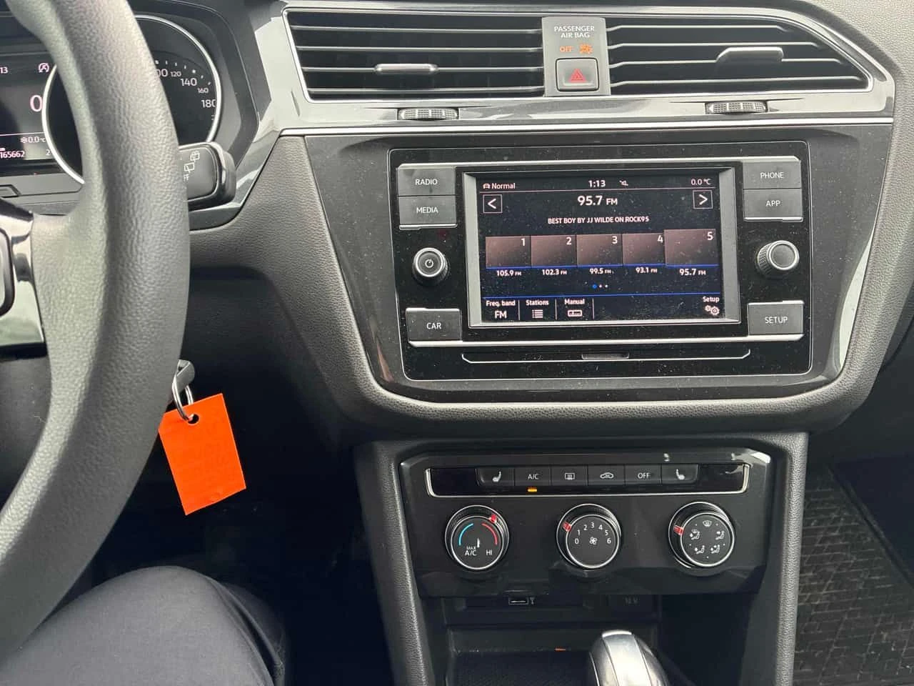 VW Tiguan * Trendline * КЛИП НА МОТОРА * ПОДГРЕВ * , снимка 9 - Автомобили и джипове - 53959947