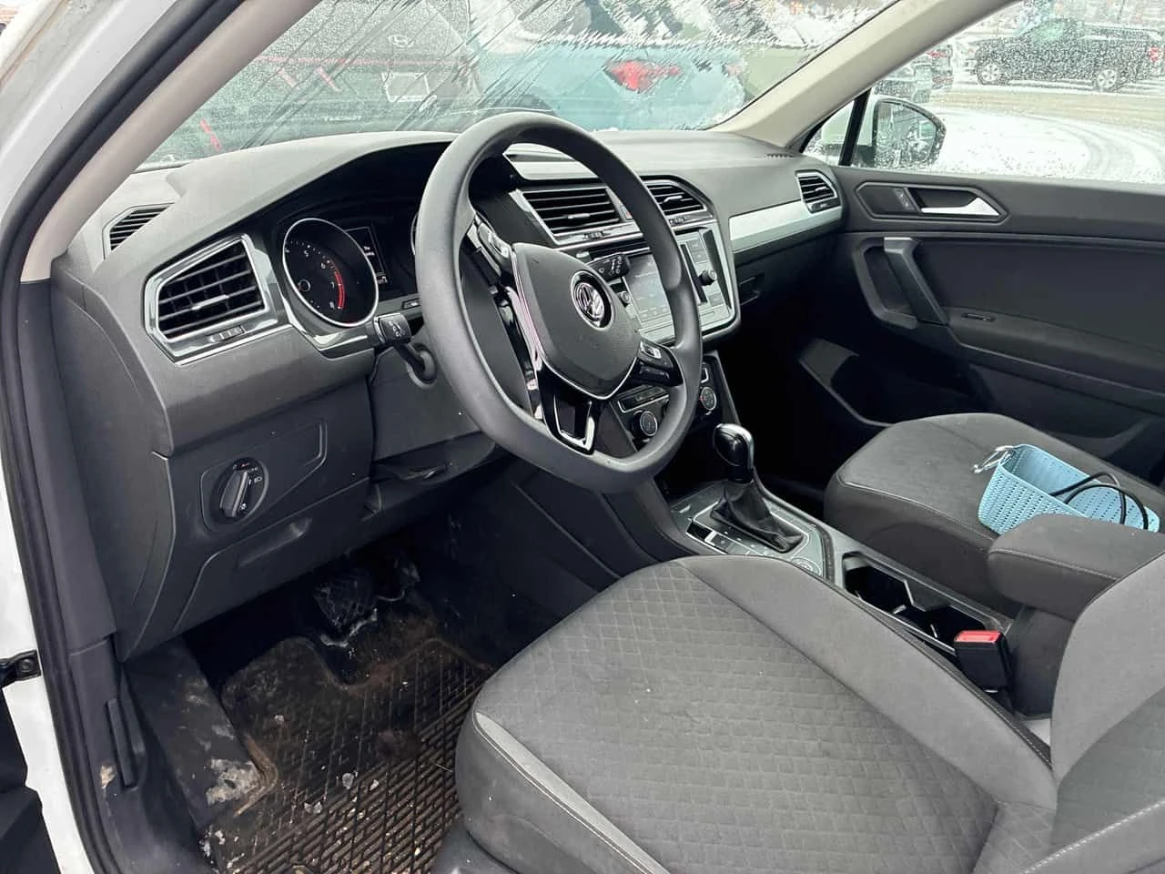 VW Tiguan * Trendline * КЛИП НА МОТОРА * ПОДГРЕВ * , снимка 7 - Автомобили и джипове - 53959947