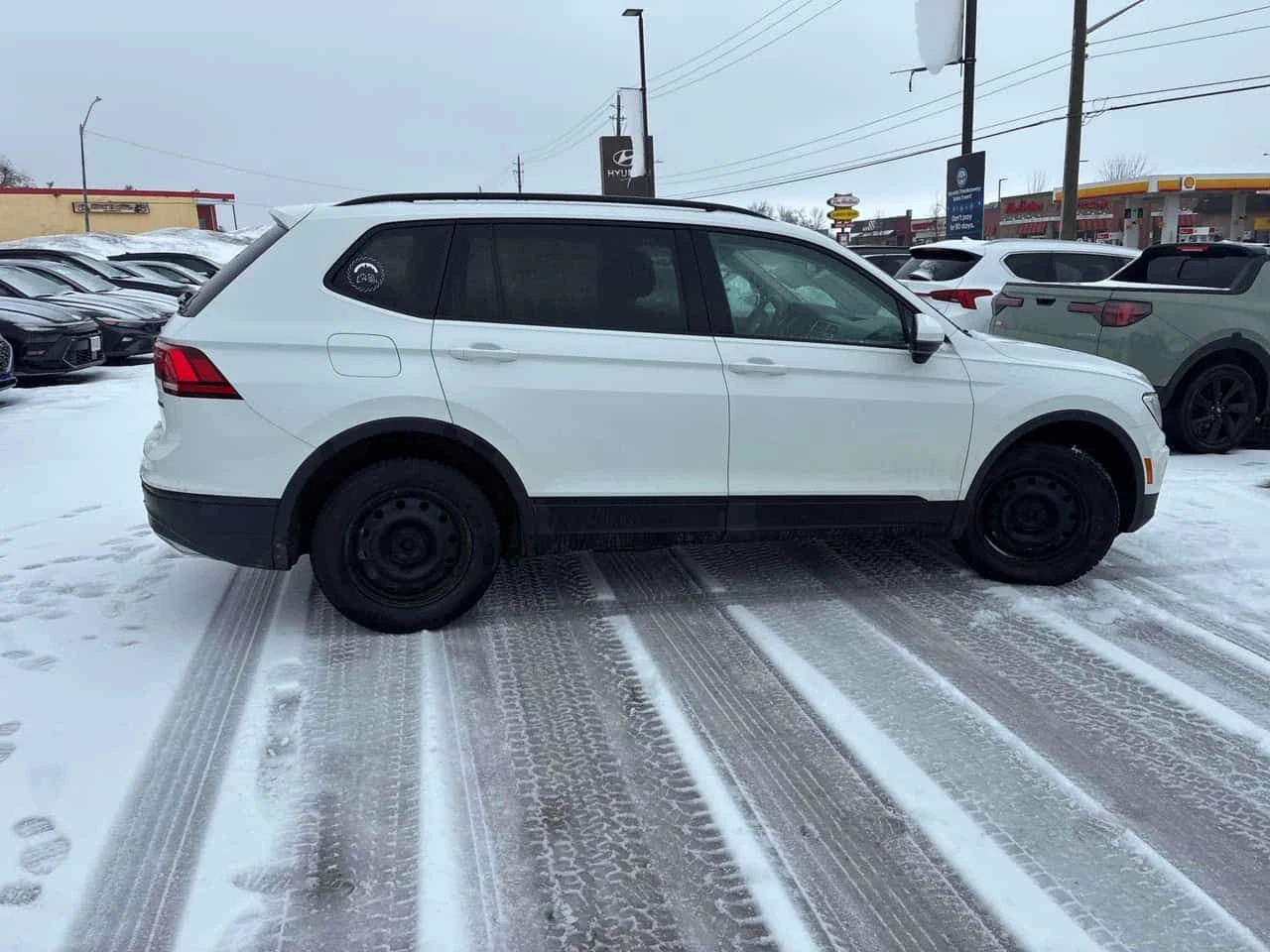 VW Tiguan * Trendline * КЛИП НА МОТОРА * ПОДГРЕВ * , снимка 4 - Автомобили и джипове - 53959947