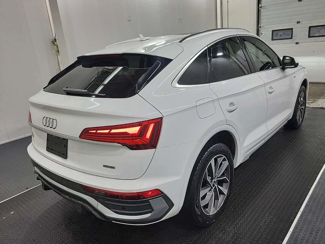 Audi Q5 45TFSI S-Line Premium+ * Един собственик * CARFAX , снимка 3 - Автомобили и джипове - 54048998