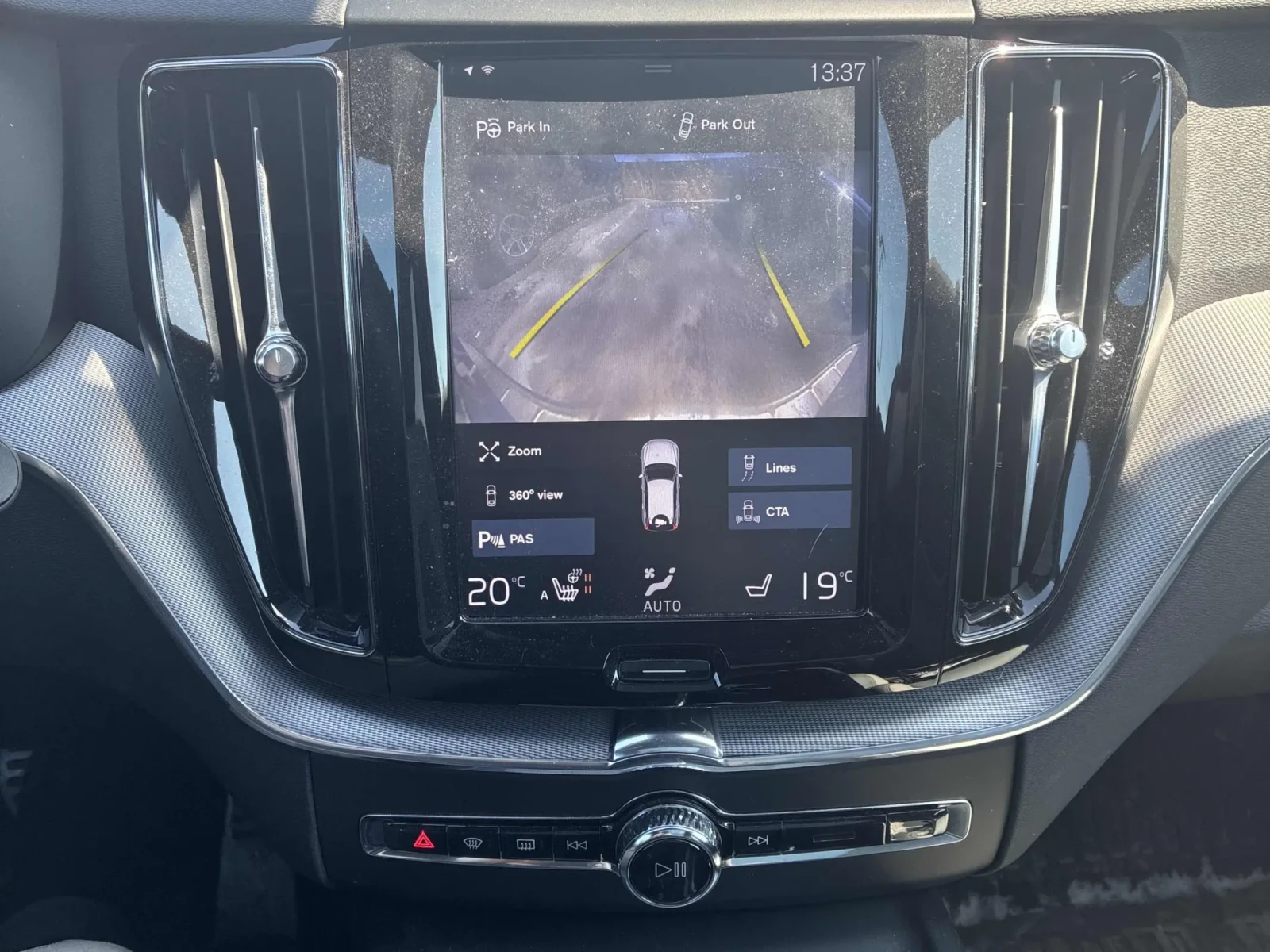 Volvo XC60 T6* R* DESIGN* ПОДГРЕВ* 360КАМЕРА* LANE* ASSIST* , снимка 7 - Автомобили и джипове - 54151846