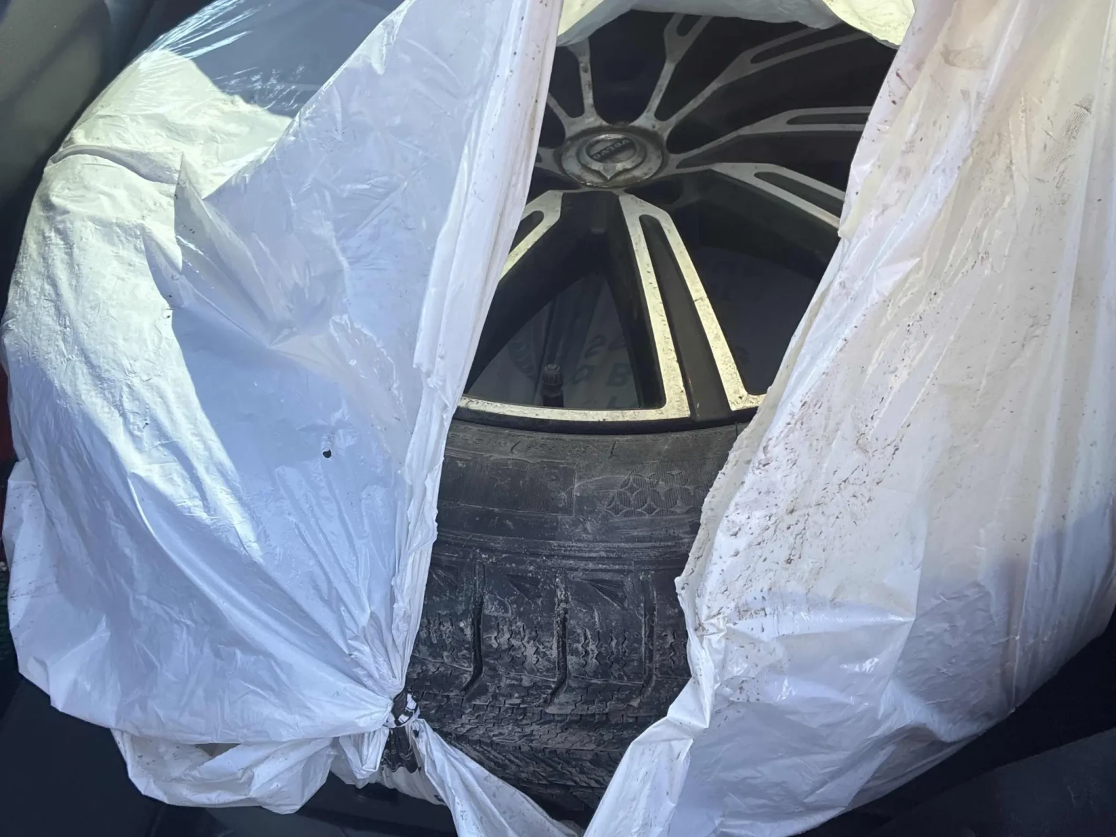 Volvo XC60 T6* R* DESIGN* ПОДГРЕВ* 360КАМЕРА* LANE* ASSIST* , снимка 11 - Автомобили и джипове - 54151846