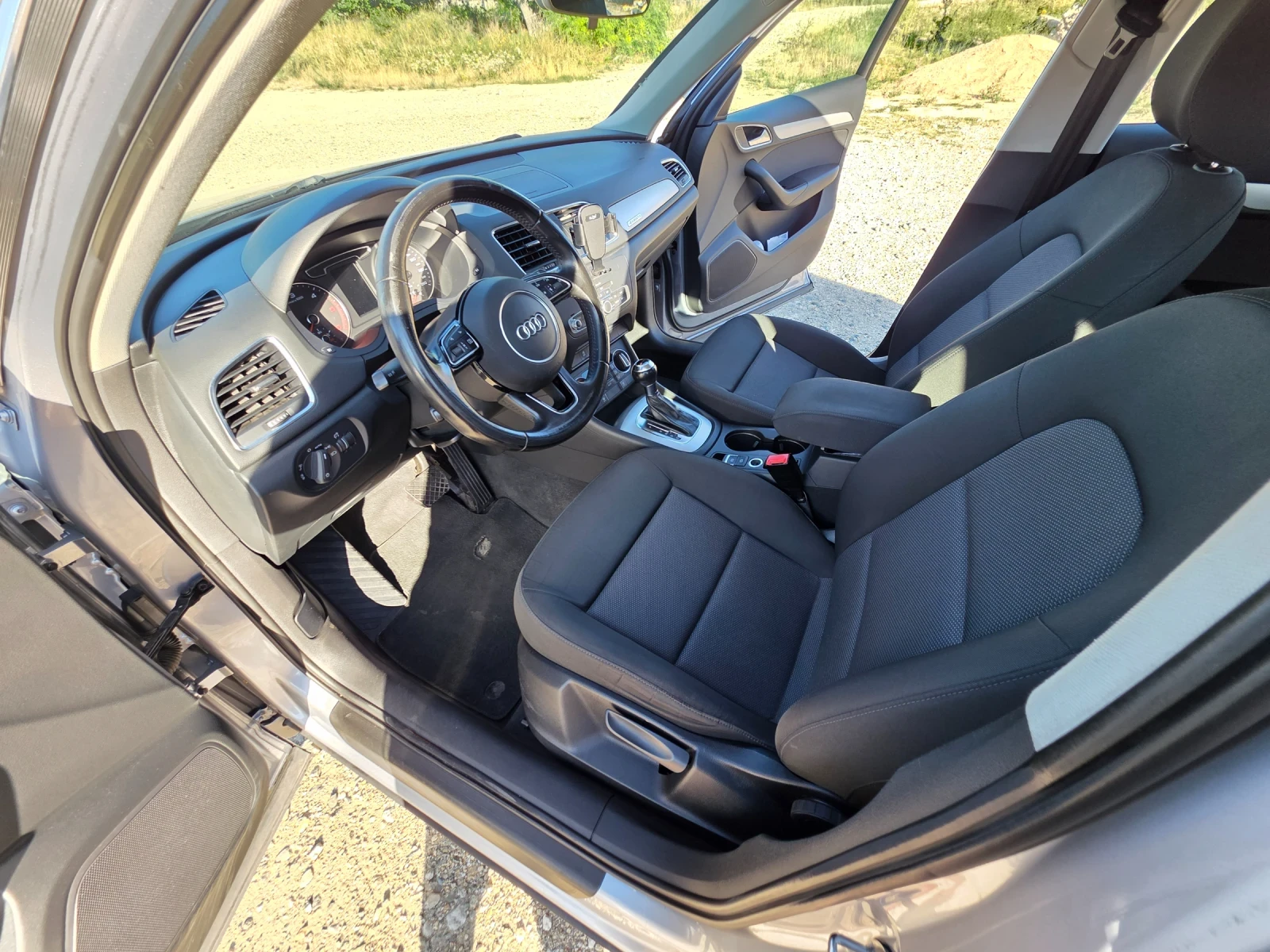 Audi Q3 2.0 TDI, снимка 13 - Автомобили и джипове - 55564888