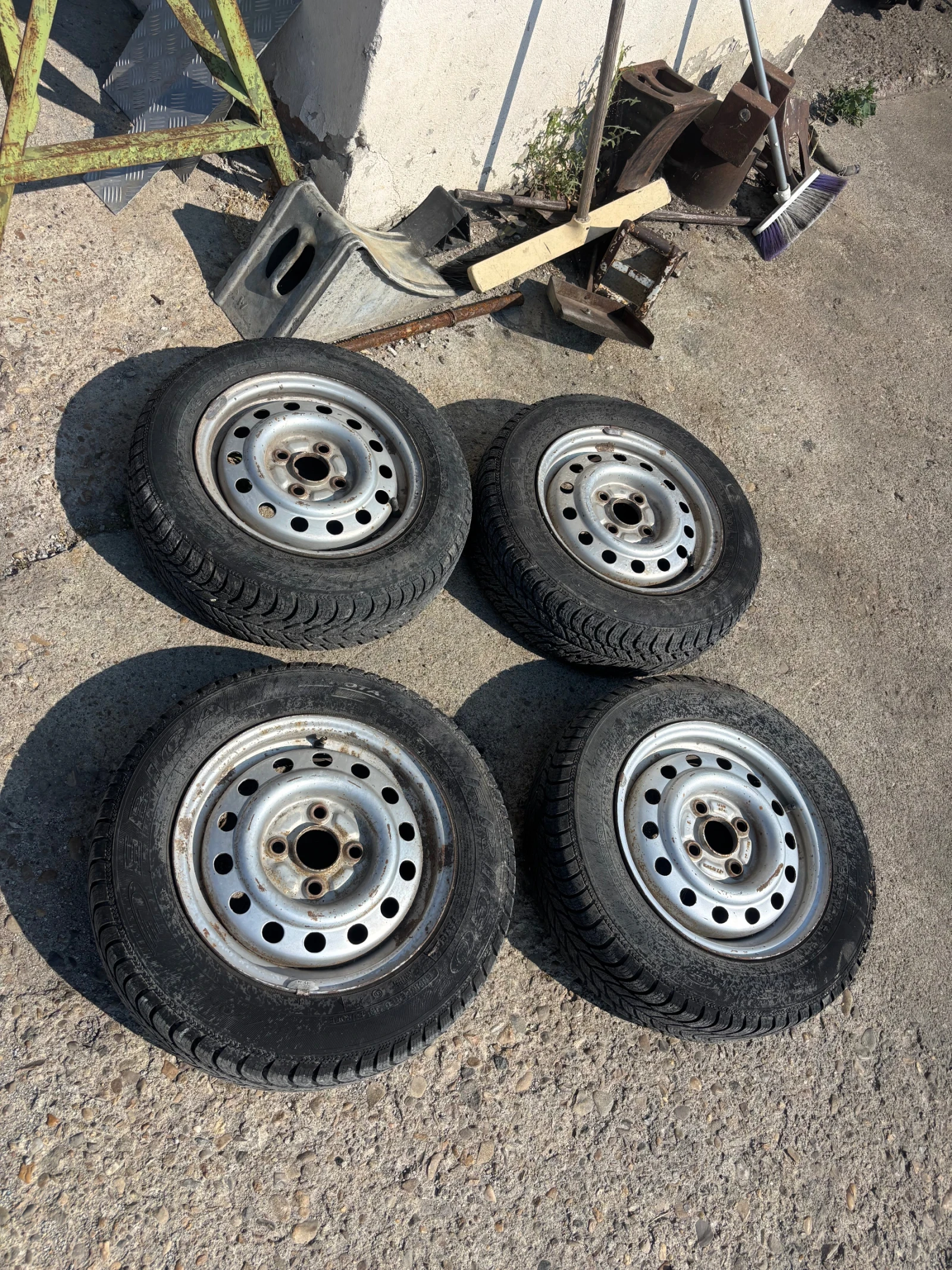Гуми с джанти Debica 165/70R13