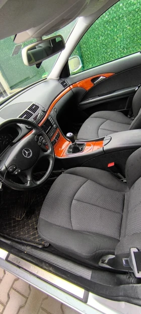 Mercedes-Benz E 200, снимка 12