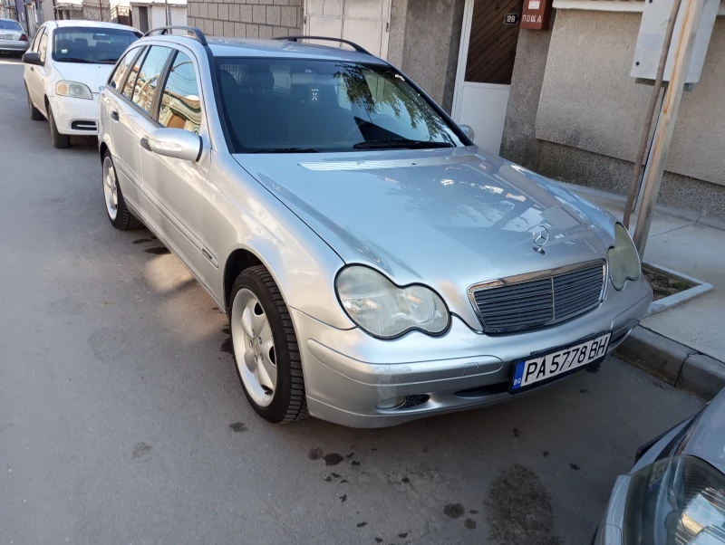 Mercedes-Benz C 220, снимка 4 - Автомобили и джипове - 49162677