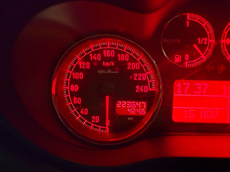 Alfa Romeo 147 1.6 TS газ/бензин, снимка 9 - Автомобили и джипове - 52430951