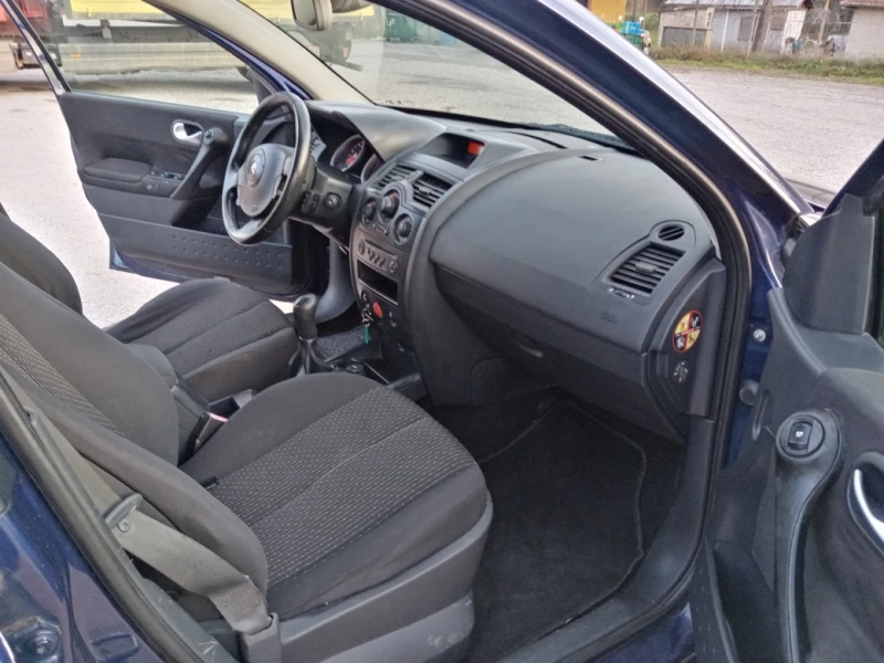 Renault Megane 1.6i KLIMA, снимка 11 - Автомобили и джипове - 52553170